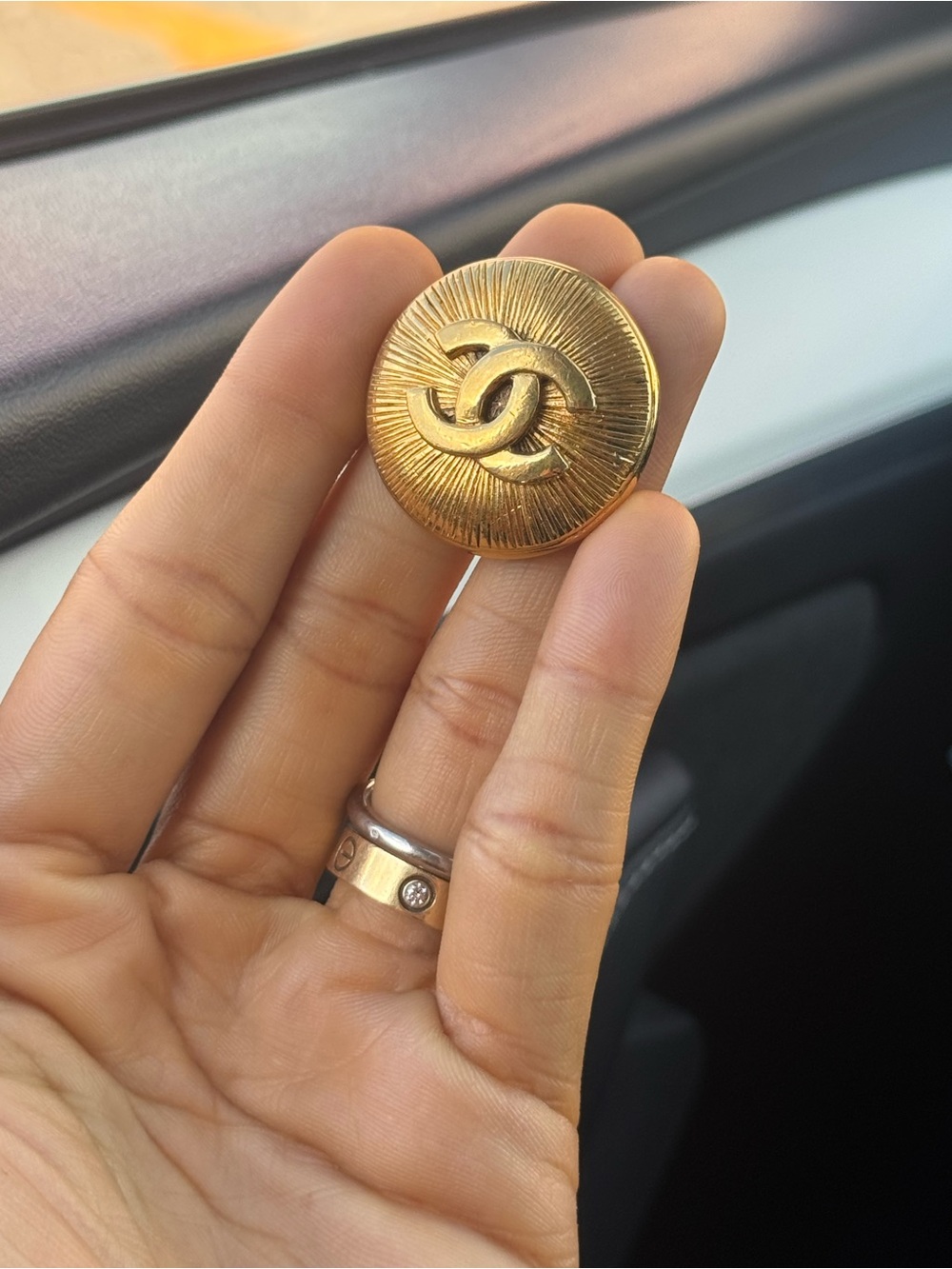 CHANEL Gold-Tone Interlocking CC Radiant Button